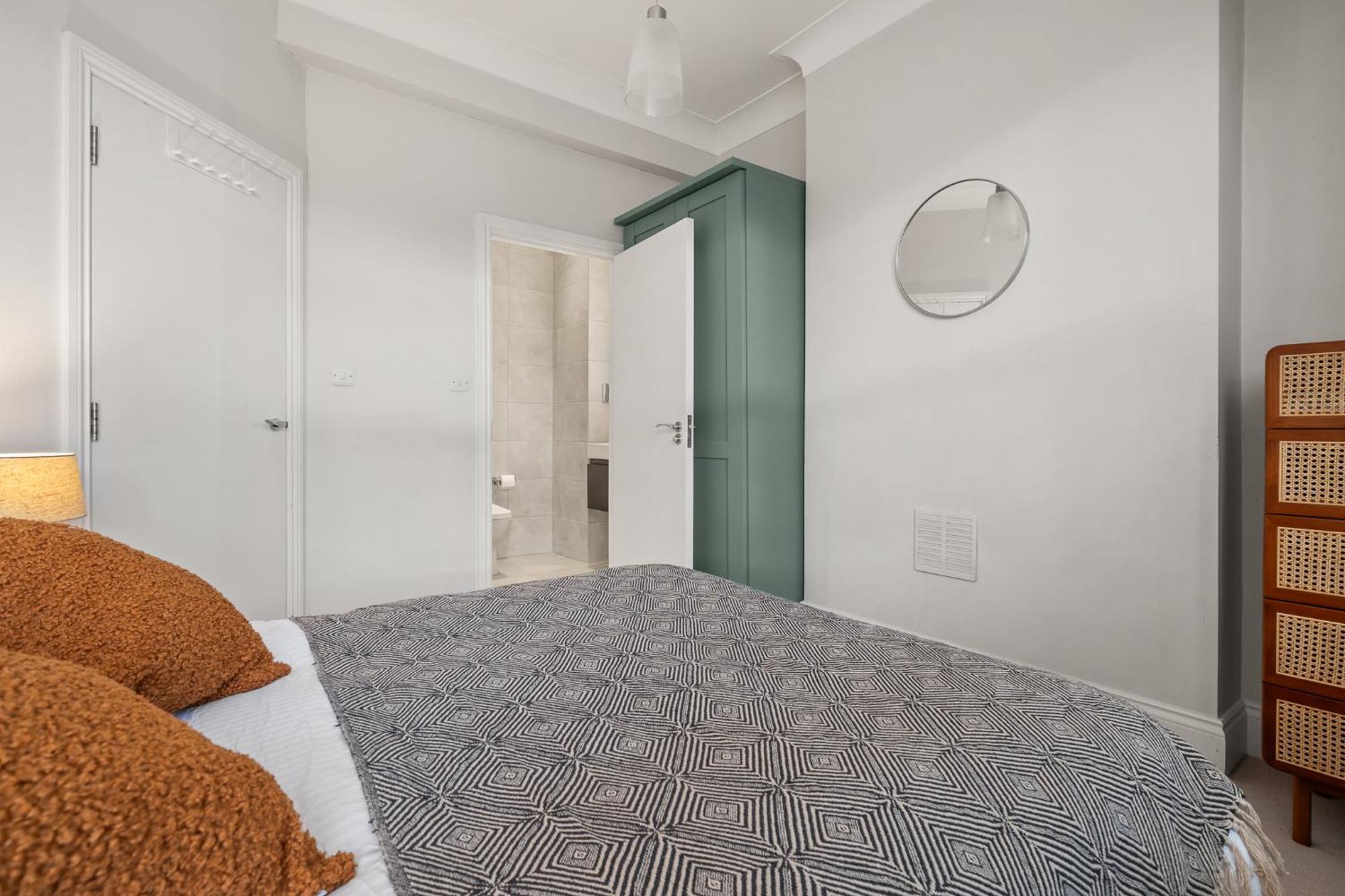 Brand New 2 Bedroom Fulham Near Tube Station Cozy Apartment