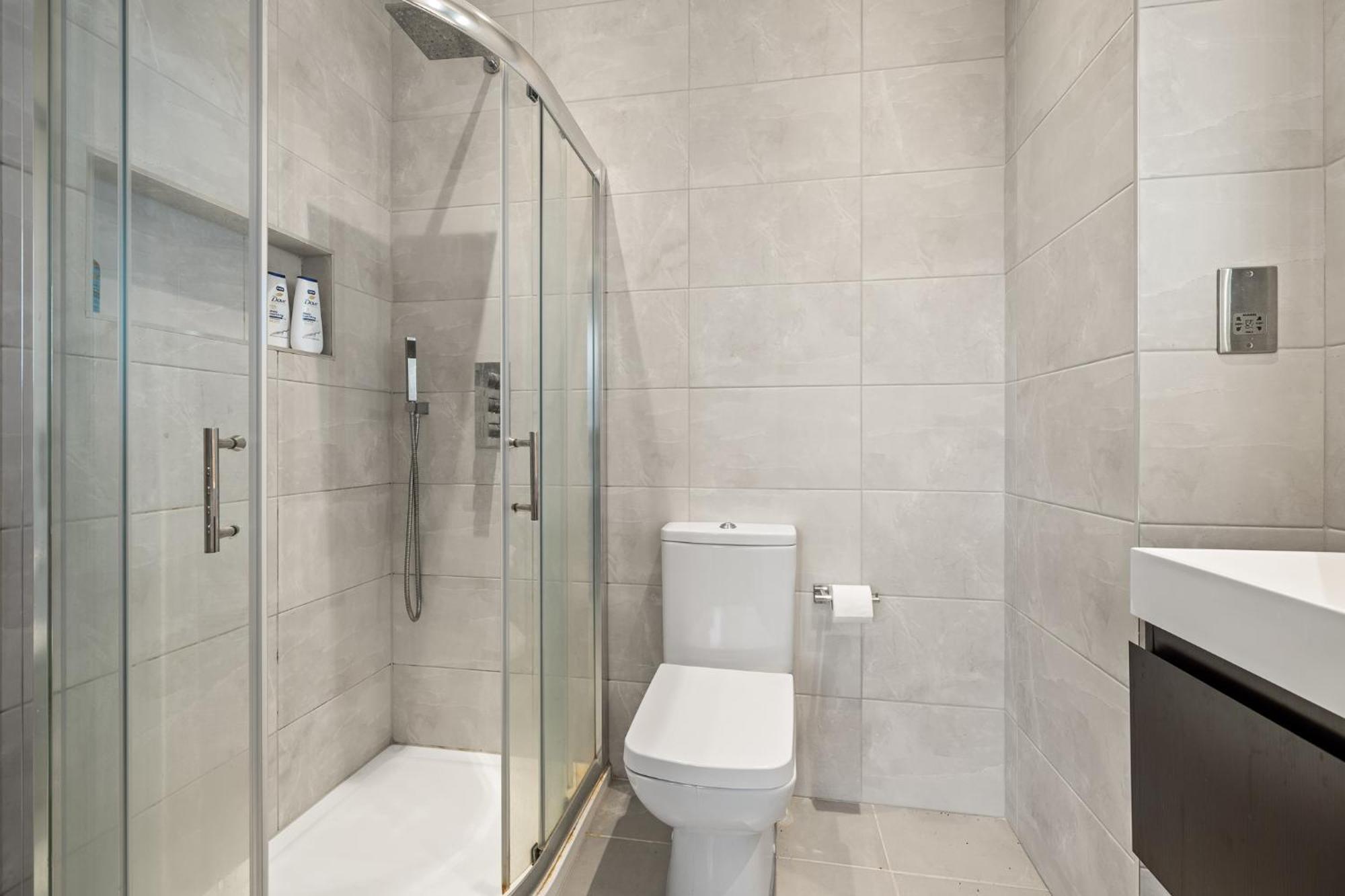 Brand New 2 Bedroom Fulham Near Tube Station Cozy *