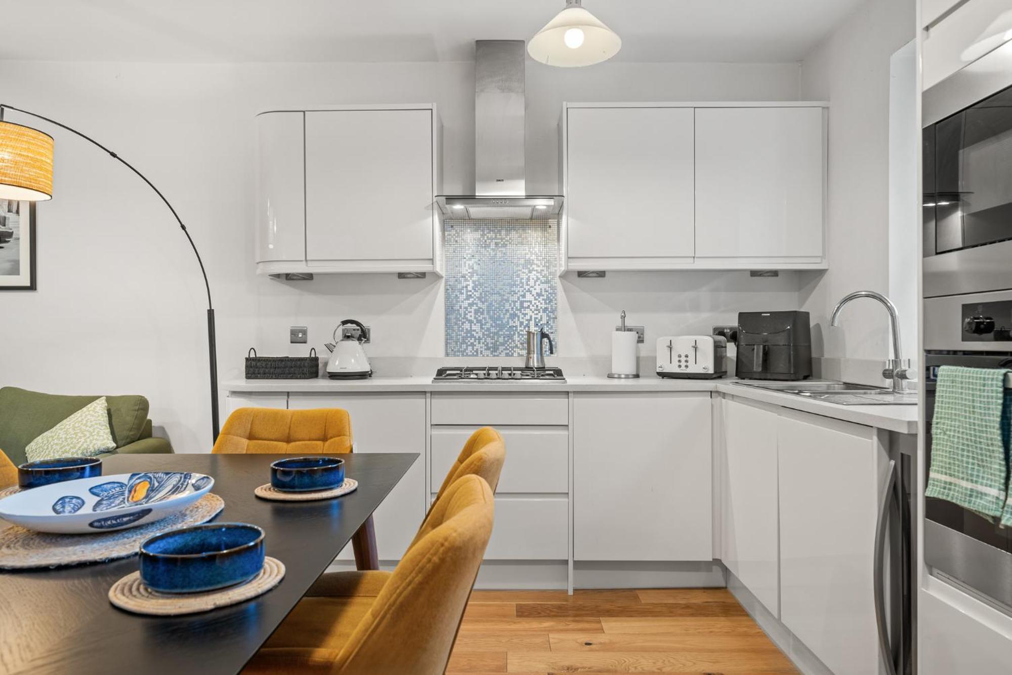Brand New 2 Bedroom Fulham Near Tube Station Cozy Apartment London